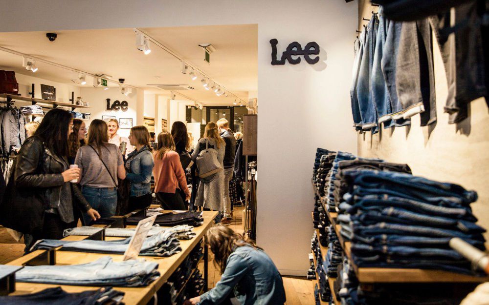  LEE EXCLUSIVE SHOPPING NIGHT